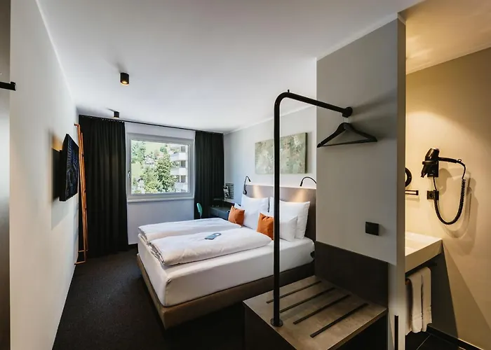 Night Bahnhofcity Szálloda